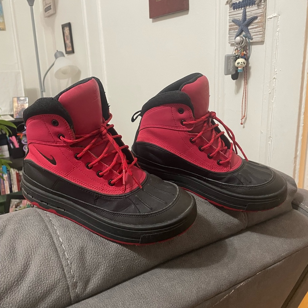 Nike…6Y size… Snow boots